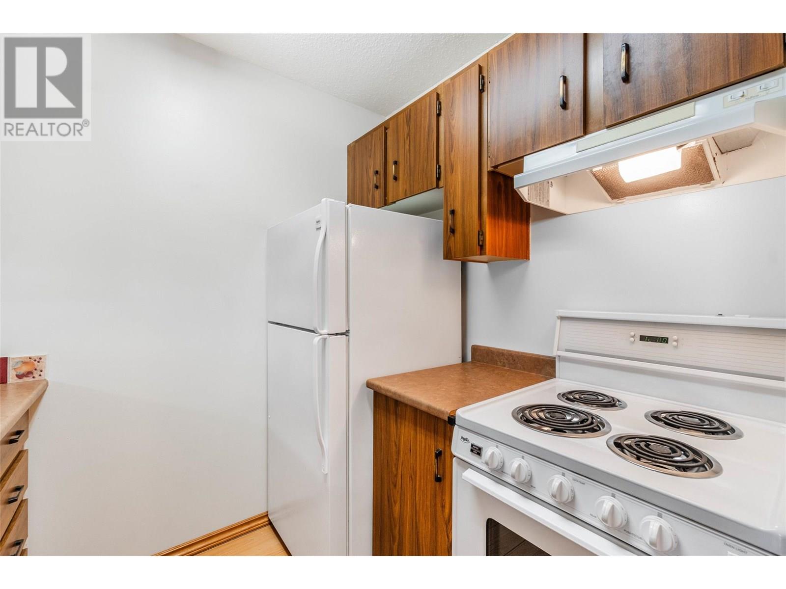 5862 Airport Street Unit# 3, Oliver