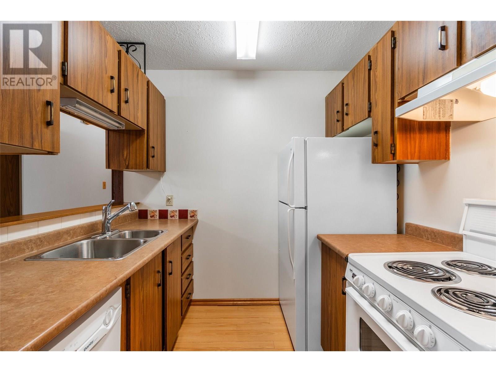 5862 Airport Street Unit# 3, Oliver