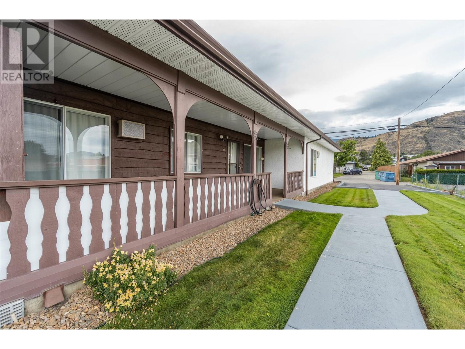 5862 Airport Street Unit# 3, Oliver