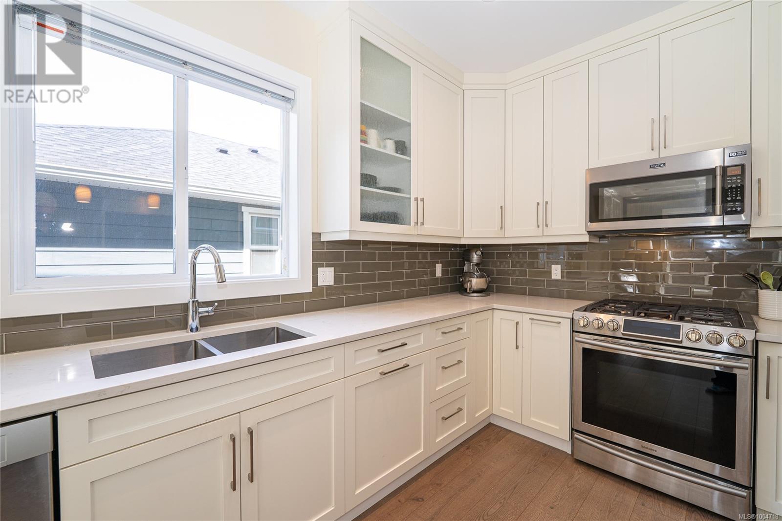 Photo 11 of 320 Selica Rd, Langford BC
