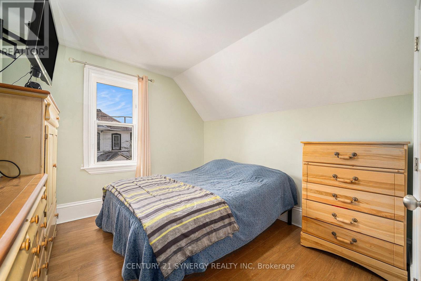 Photo 20 of 25 Kensington Avenue, Smiths Falls ON