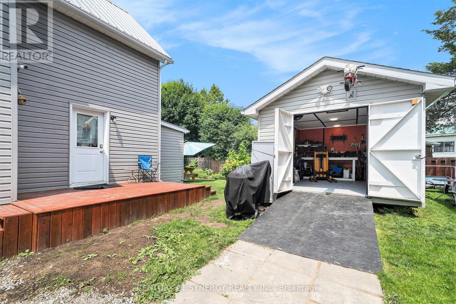 Photo 14 of 25 Kensington Avenue, Smiths Falls ON