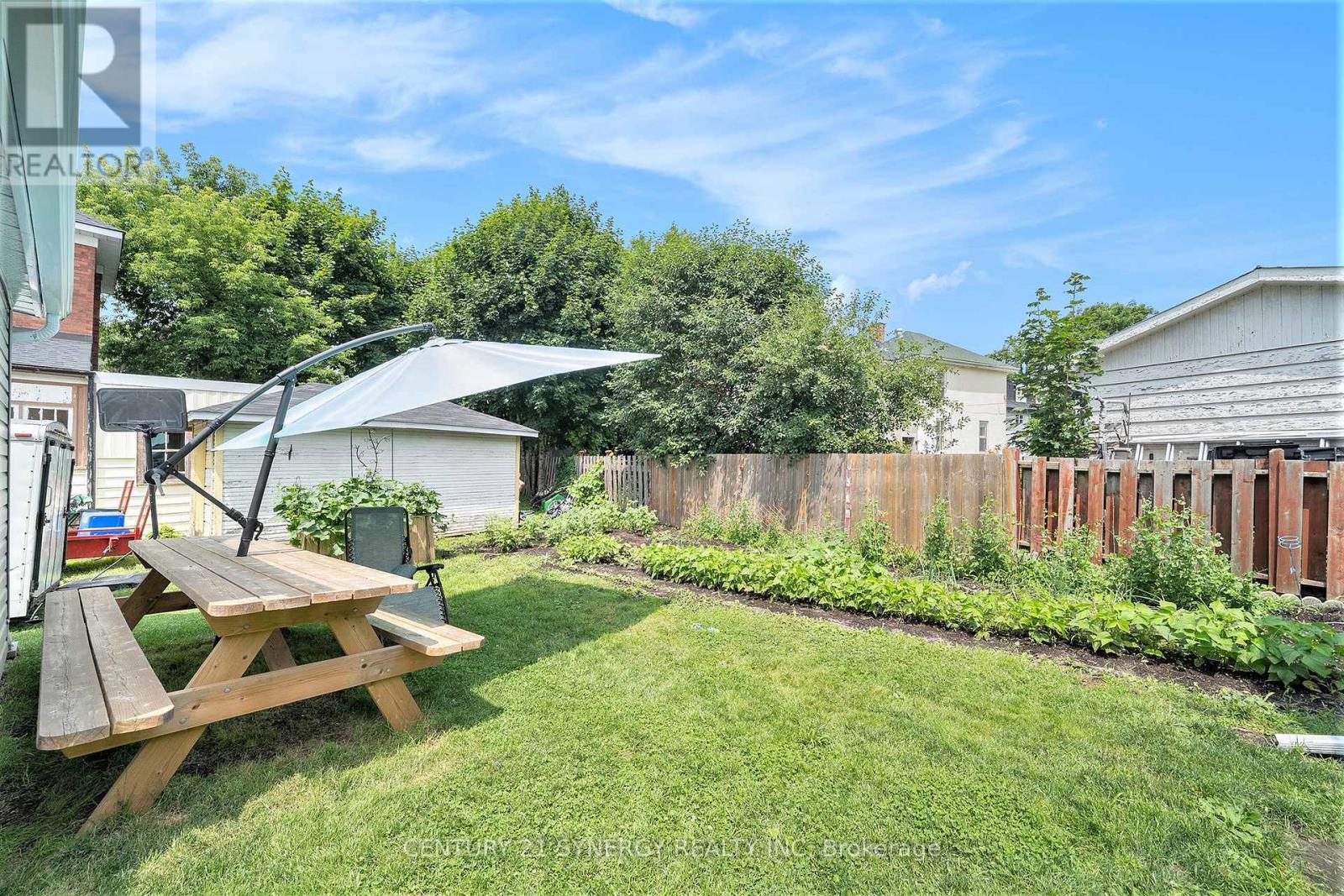 Photo 23 of 25 Kensington Avenue, Smiths Falls ON