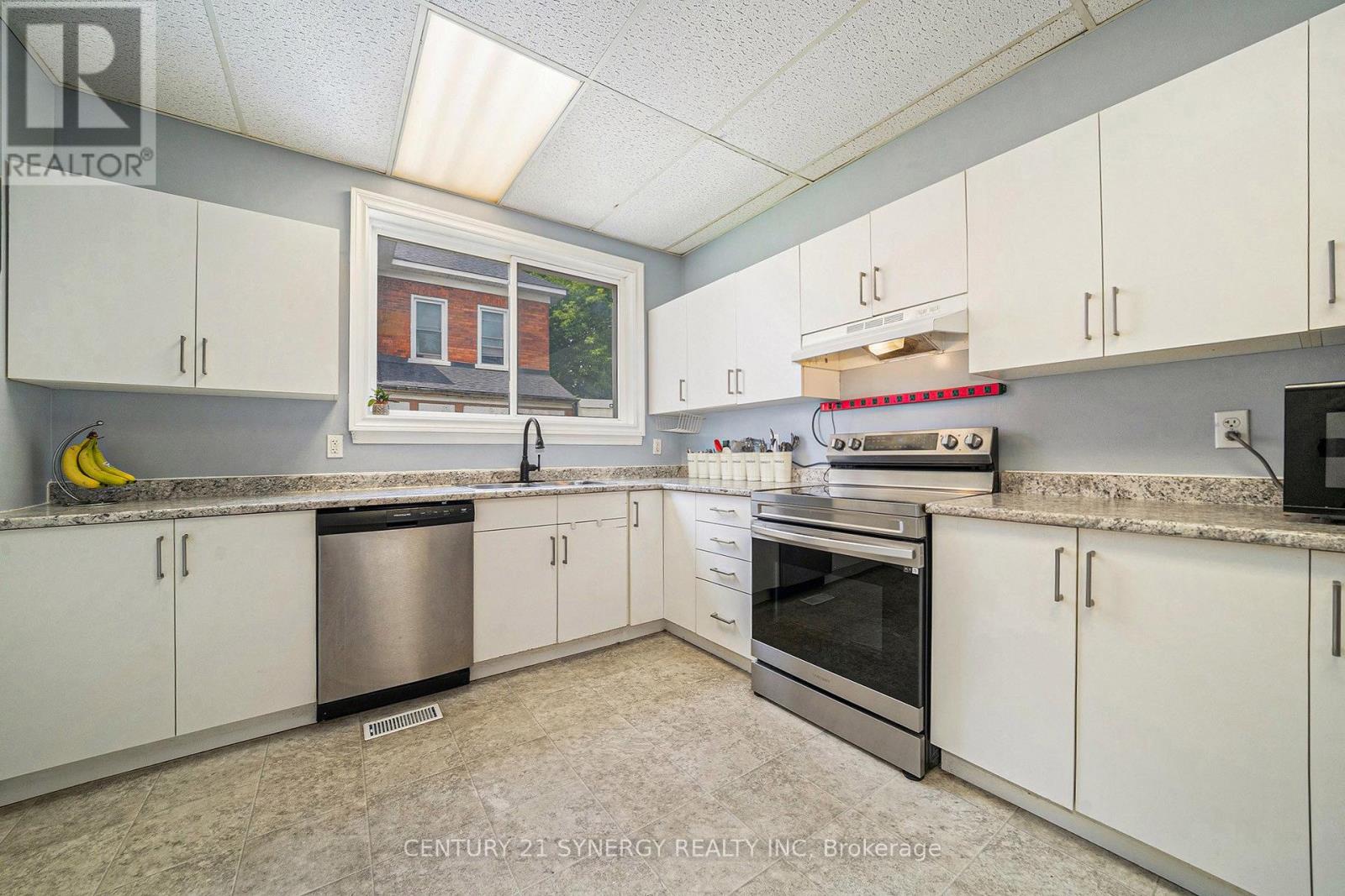 Photo 18 of 25 Kensington Avenue, Smiths Falls ON
