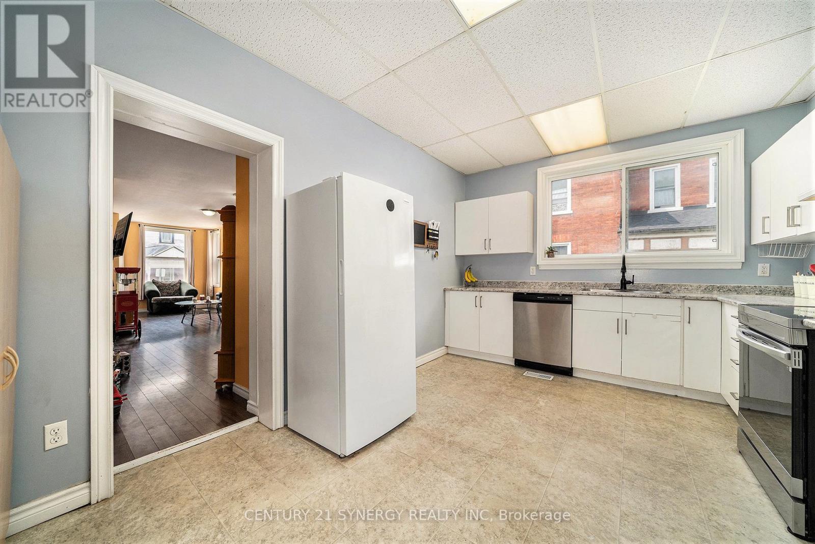 Photo 7 of 25 Kensington Avenue, Smiths Falls ON