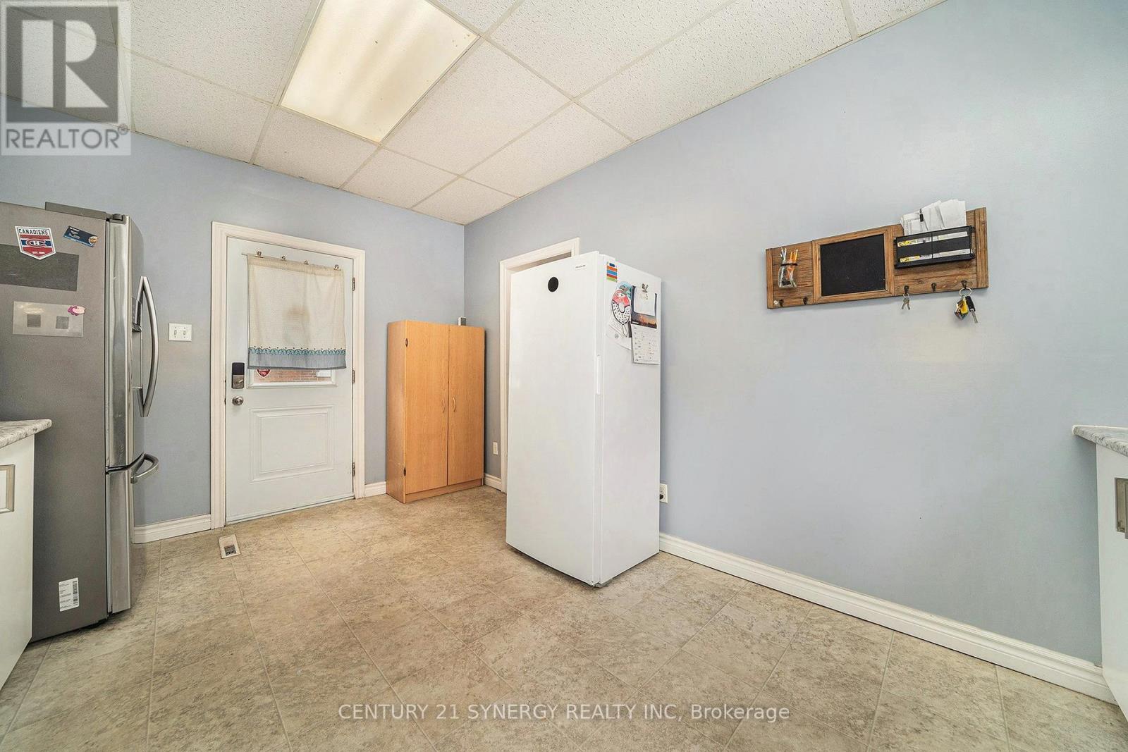 Photo 3 of 25 Kensington Avenue, Smiths Falls ON