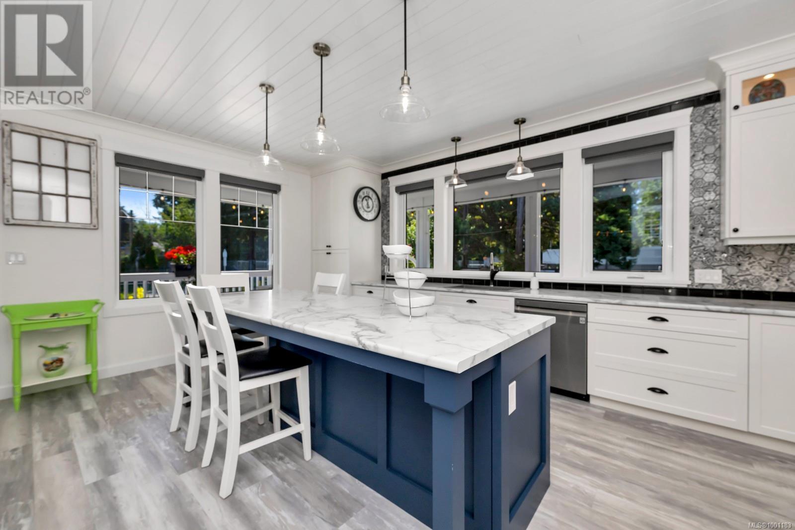 141 Castle Pl, Duncan