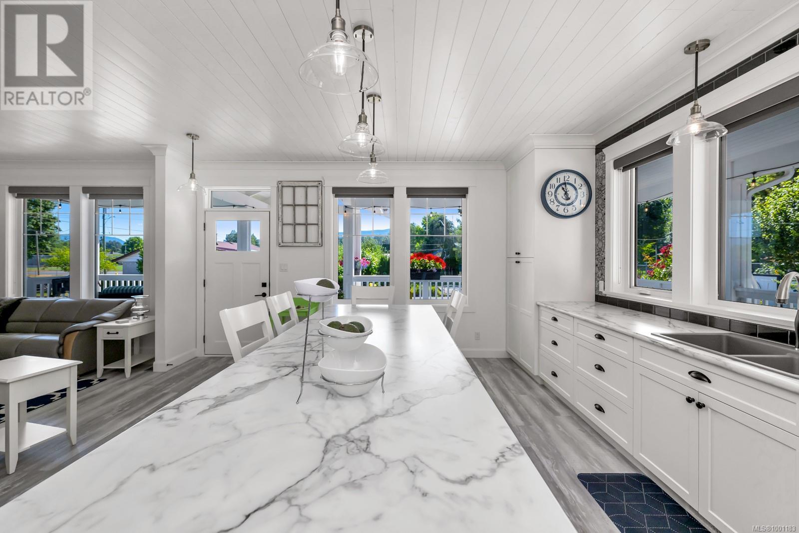 141 Castle Pl, Duncan