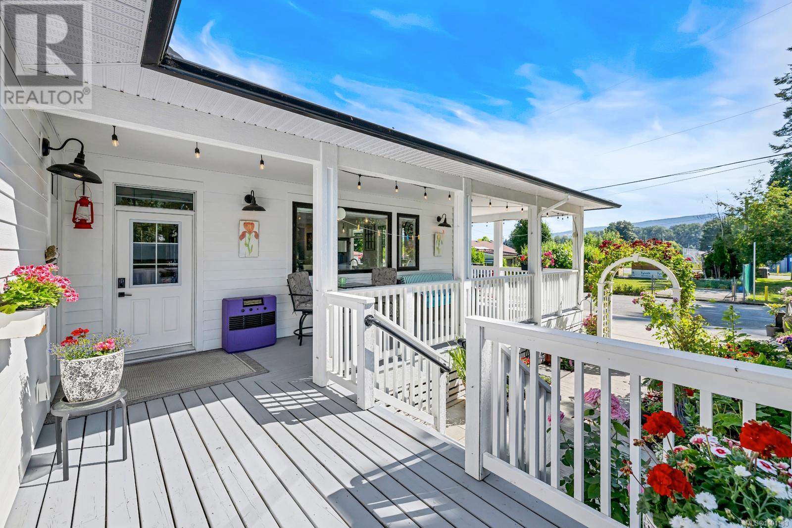 141 Castle Pl, Duncan