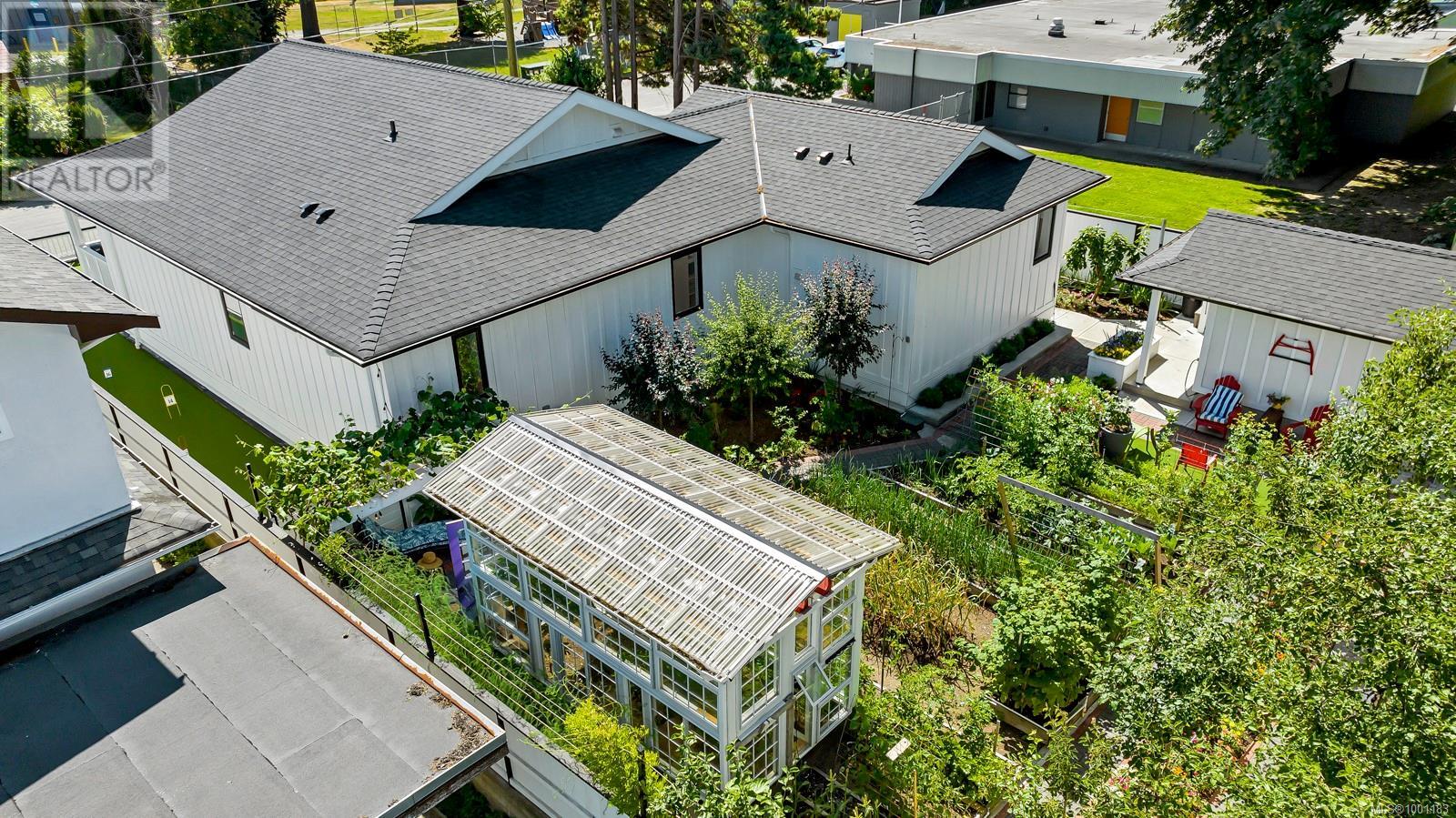 141 Castle Pl, Duncan