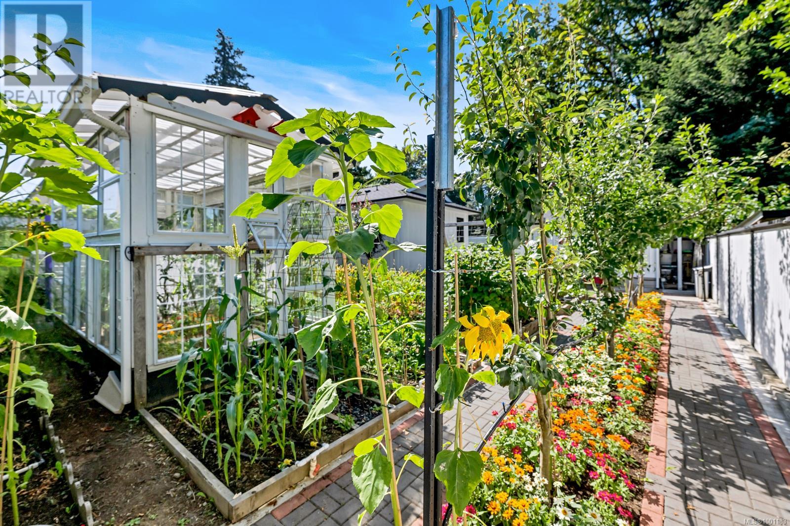 141 Castle Pl, Duncan