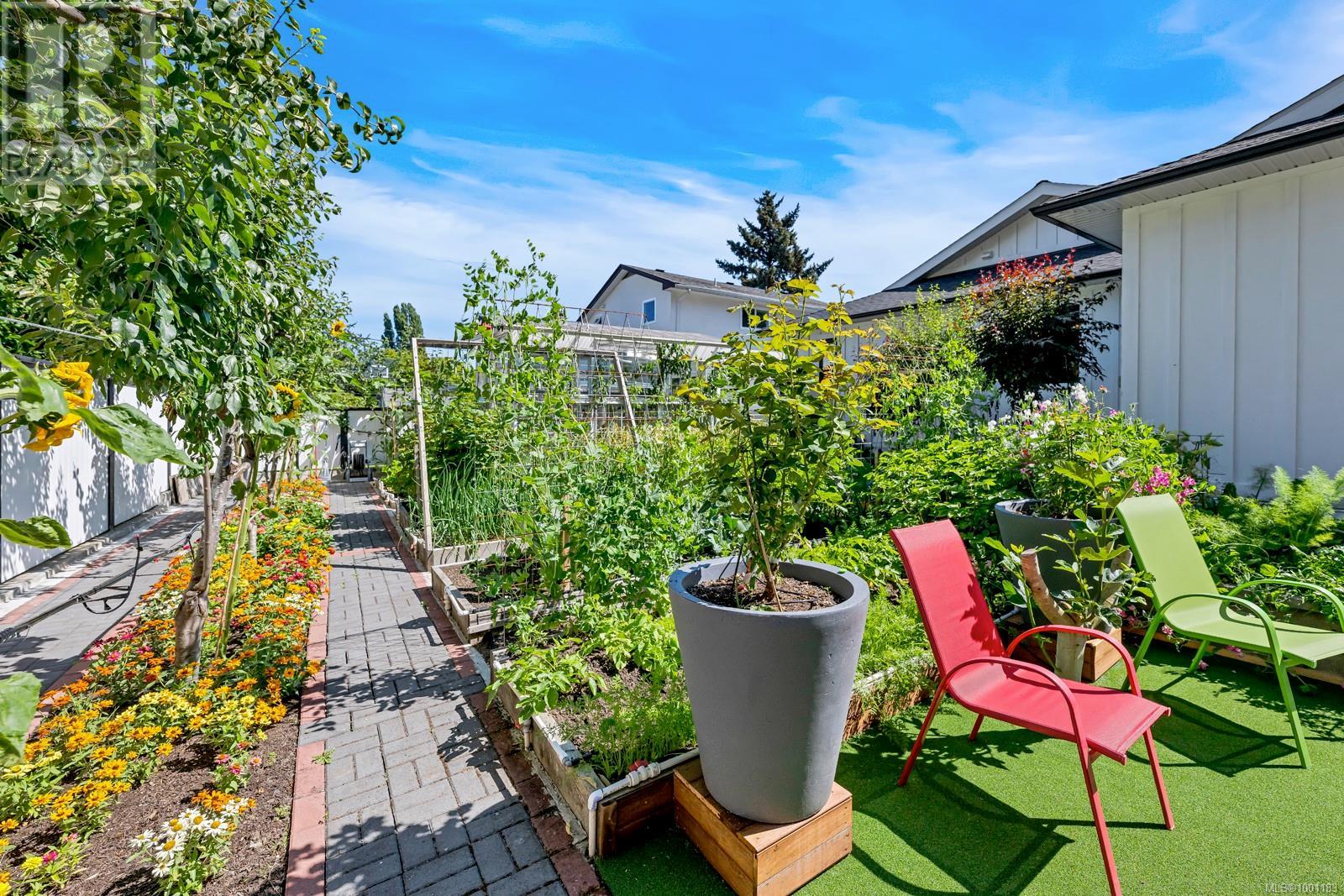 141 Castle Pl, Duncan
