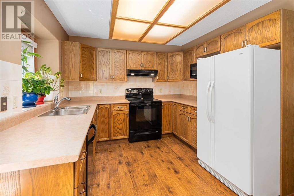 Single Family House for Sale in  Riverglen Close SE Riverbend Calgary 