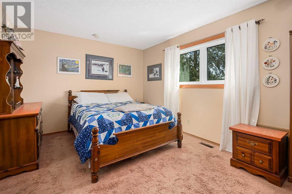 Single Family House for Sale in  Riverglen Close SE Riverbend Calgary 
