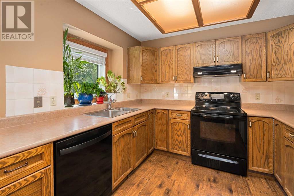 Single Family House for Sale in  Riverglen Close SE Riverbend Calgary 