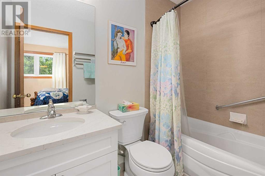 Single Family House for Sale in  Riverglen Close SE Riverbend Calgary 
