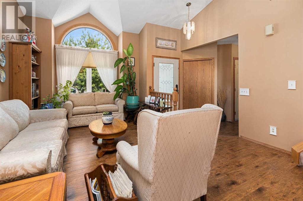 Single Family House for Sale in  Riverglen Close SE Riverbend Calgary 