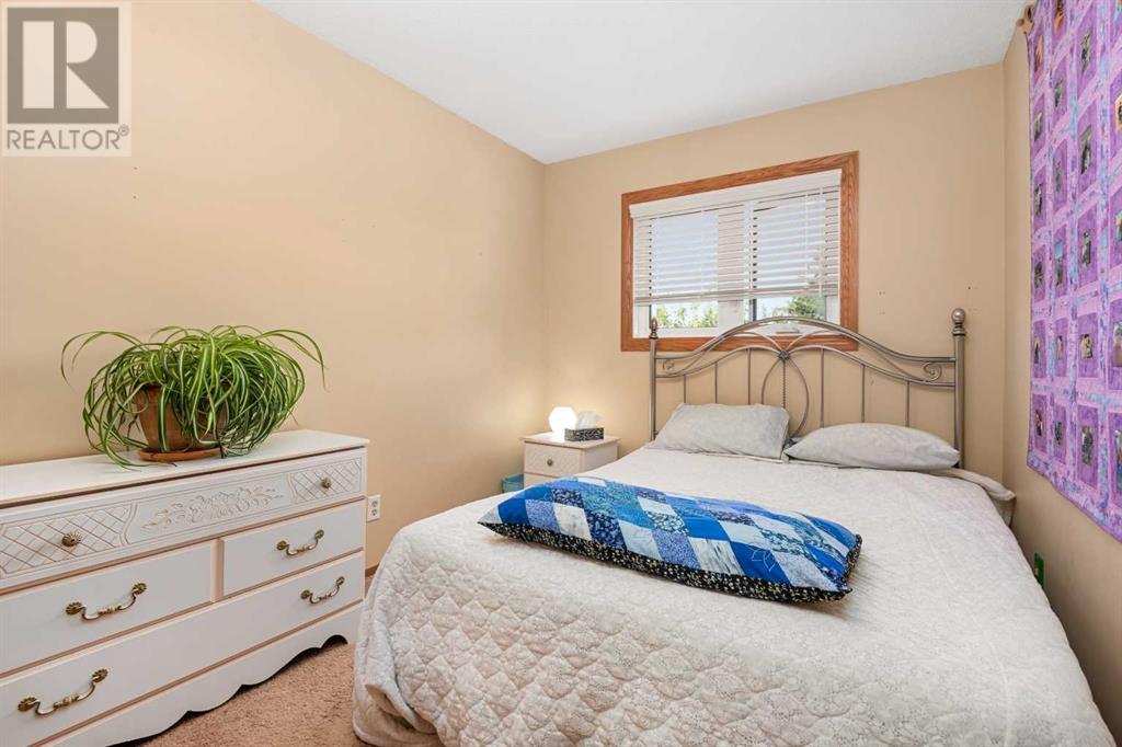 Single Family House for Sale in  Riverglen Close SE Riverbend Calgary 