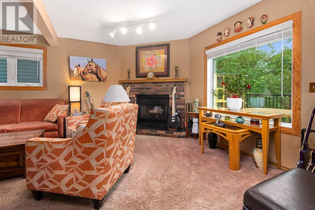 Single Family House for Sale in  Riverglen Close SE Riverbend Calgary 
