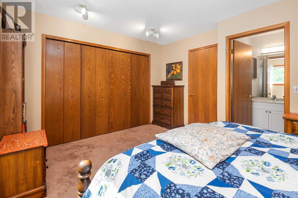 Single Family House for Sale in  Riverglen Close SE Riverbend Calgary 