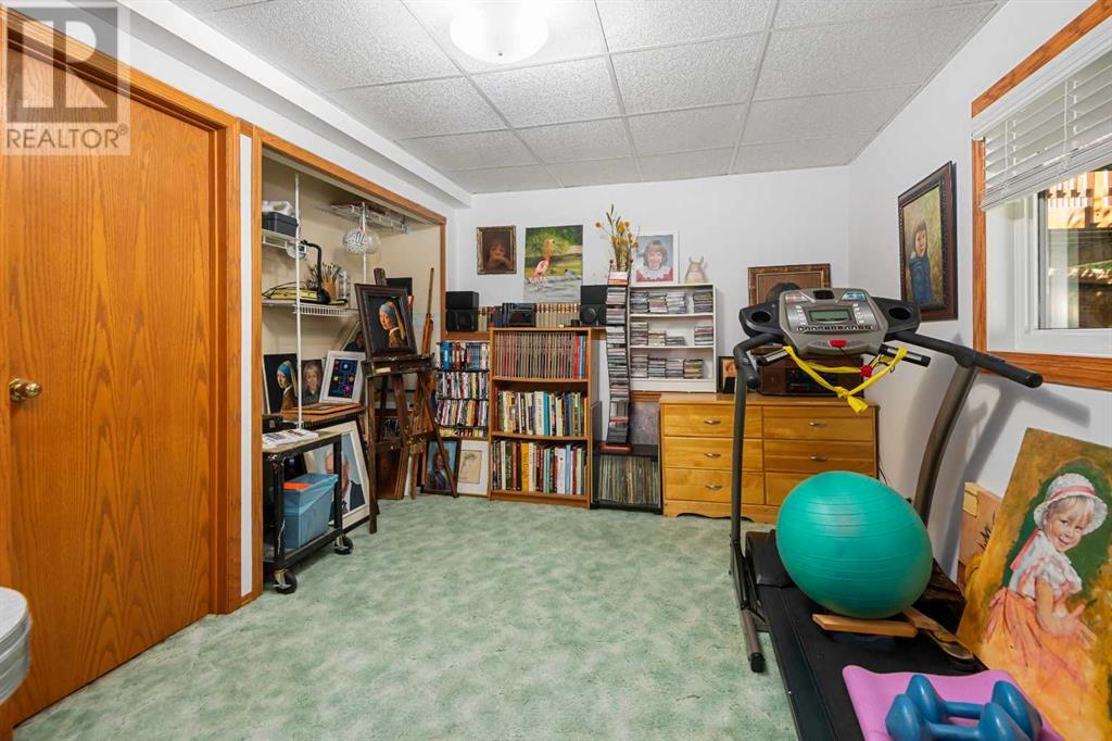 Single Family House for Sale in  Riverglen Close SE Riverbend Calgary 