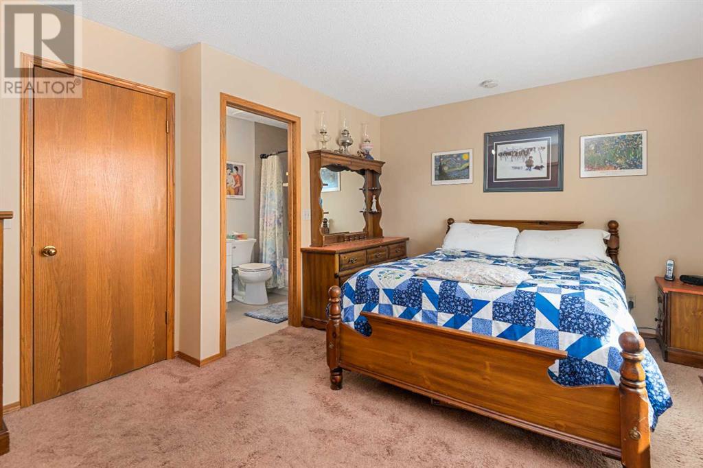 Single Family House for Sale in  Riverglen Close SE Riverbend Calgary 
