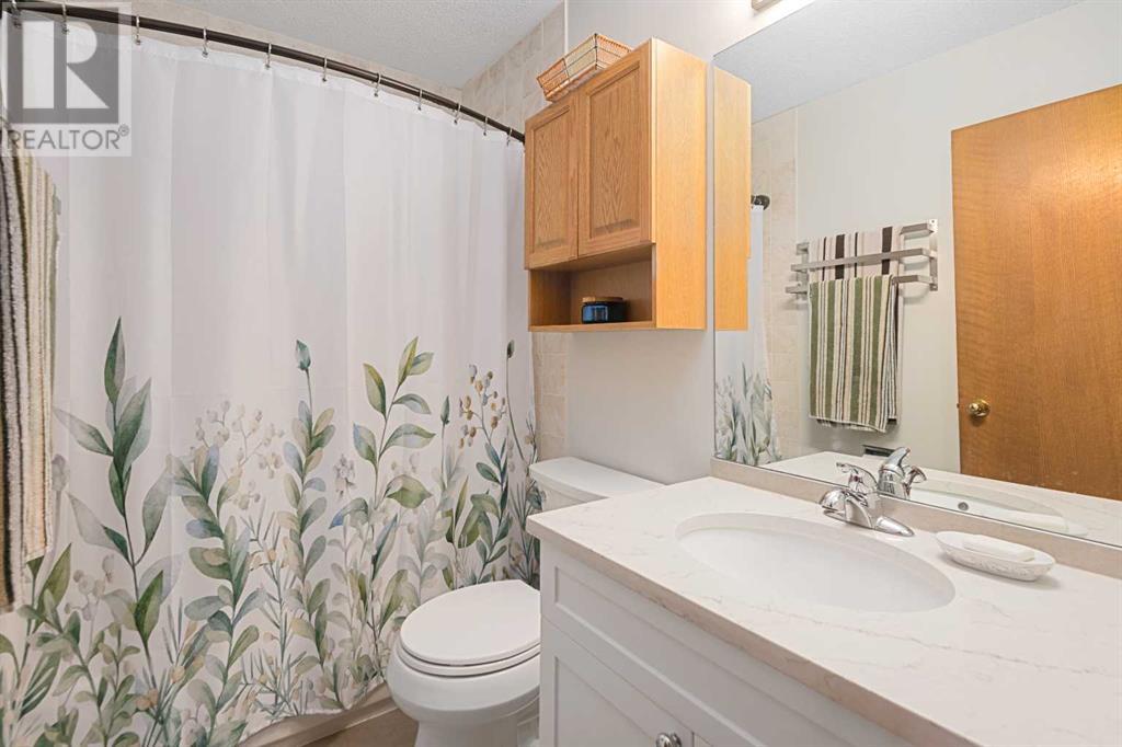 Single Family House for Sale in  Riverglen Close SE Riverbend Calgary 