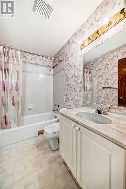 Single Family House Bi-level for Sale in  Harvest Oak Drive NE Harvest Hills Calgary 