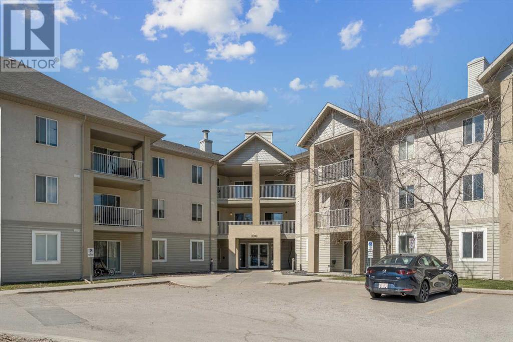 Single Family House for Sale in   Citadel Meadow Point NW Citadel Calgary 