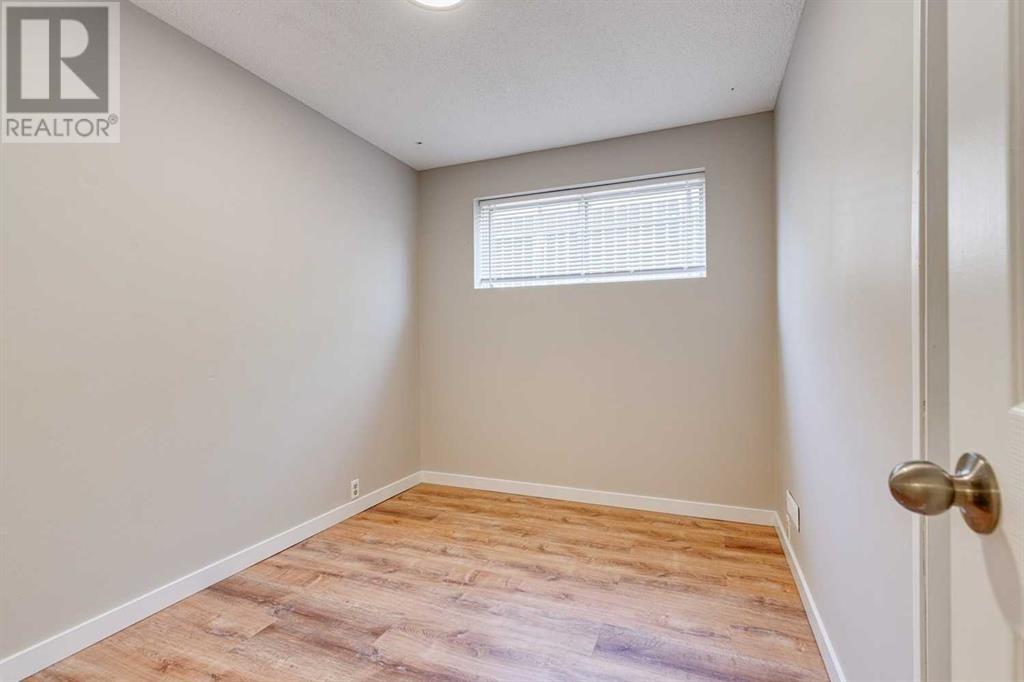 Single Family House Bungalow for Sale in  Doverthorn Road SE Dover Calgary 