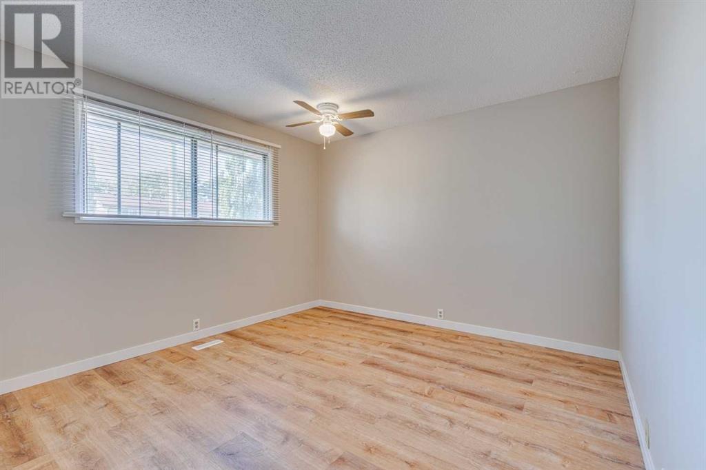 Single Family House Bungalow for Sale in  Doverthorn Road SE Dover Calgary 