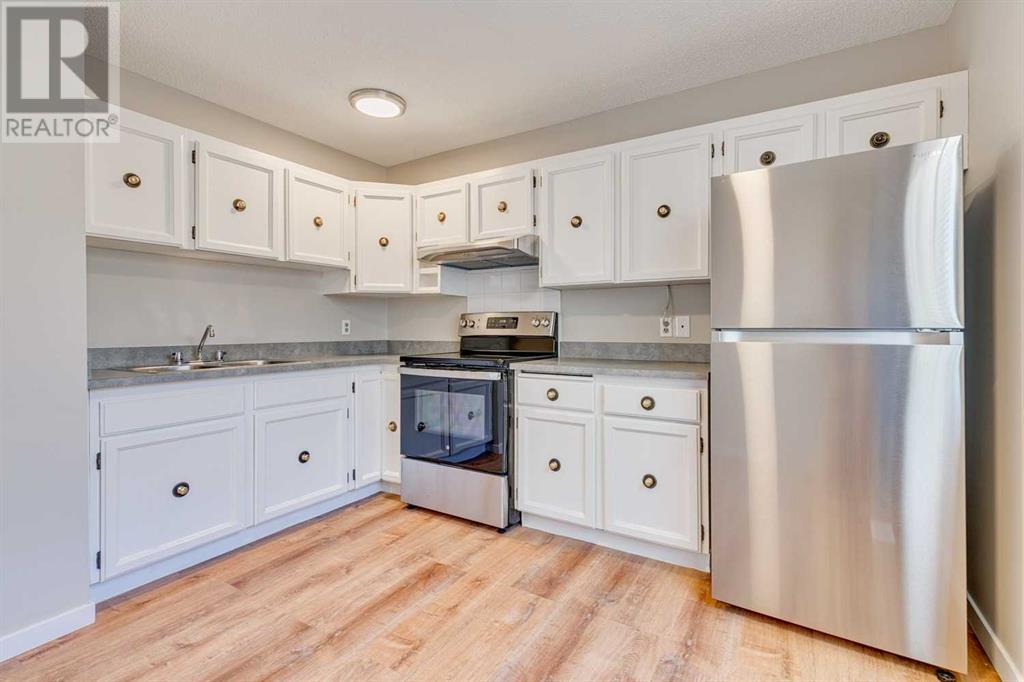 Single Family House Bungalow for Sale in  Doverthorn Road SE Dover Calgary 