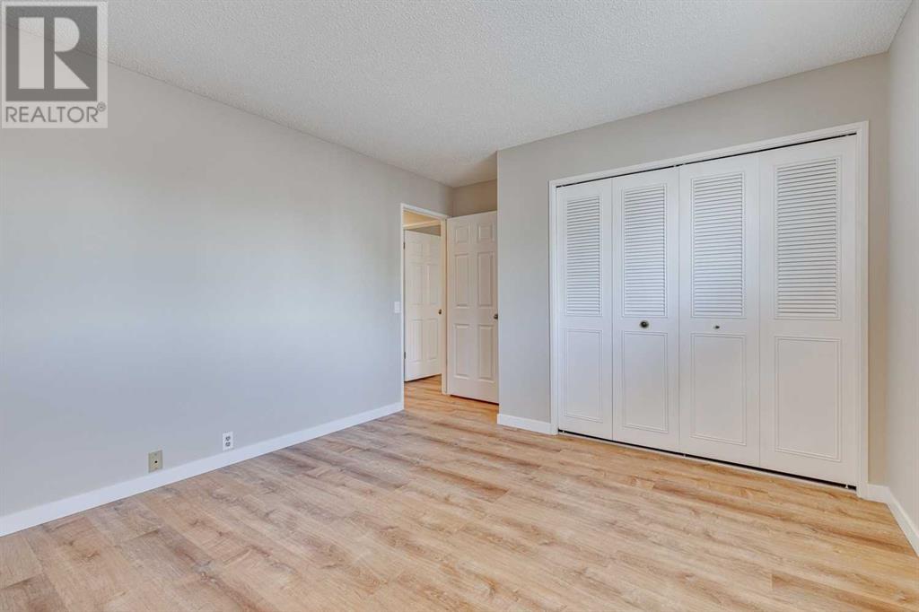 Single Family House Bungalow for Sale in  Doverthorn Road SE Dover Calgary 