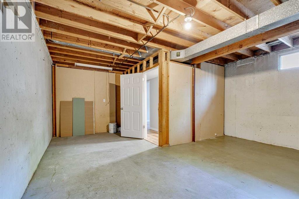 Single Family House Bungalow for Sale in  Doverthorn Road SE Dover Calgary 