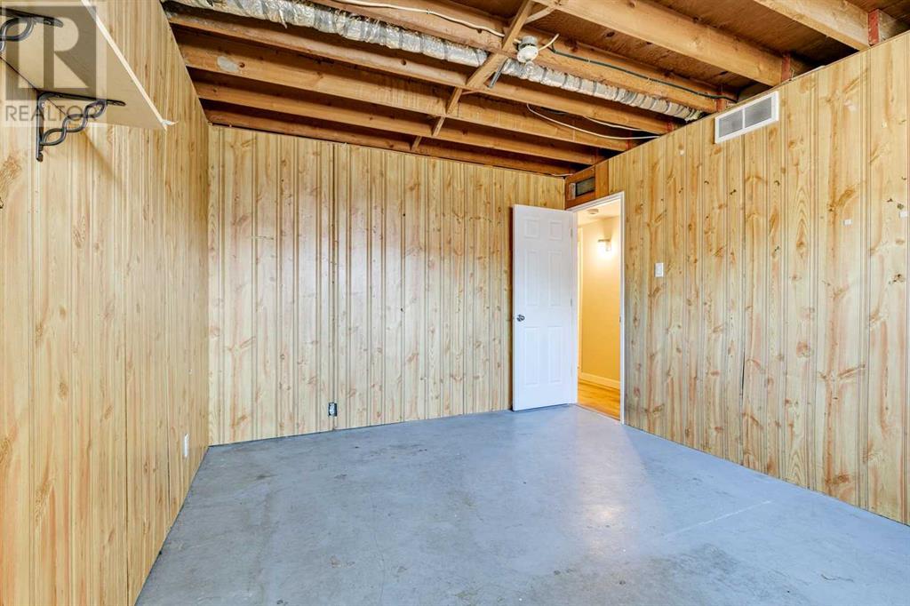 Single Family House Bungalow for Sale in  Doverthorn Road SE Dover Calgary 