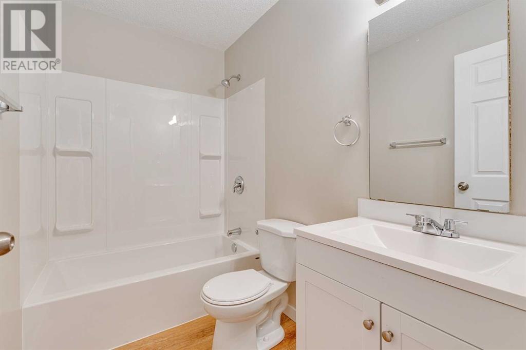 Single Family House Bungalow for Sale in  Doverthorn Road SE Dover Calgary 