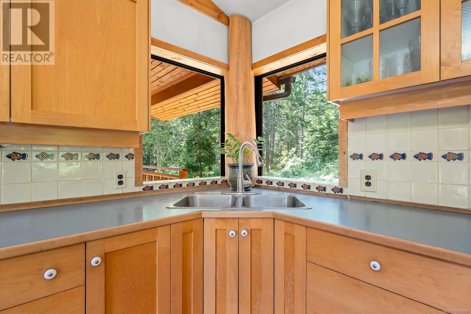 9900 Greenhill Rd, Denman Island