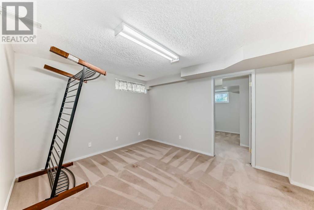 Single Family House 4 Level for Sale in  Sanderling Way NW Sandstone Valley Calgary 