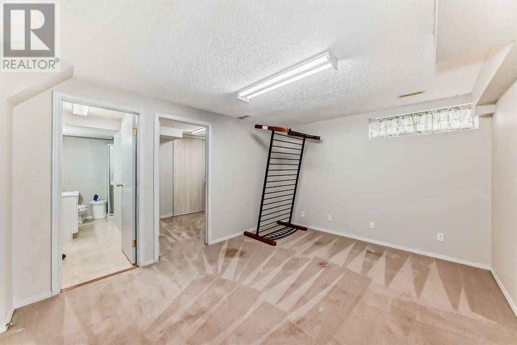 Single Family House 4 Level for Sale in  Sanderling Way NW Sandstone Valley Calgary 