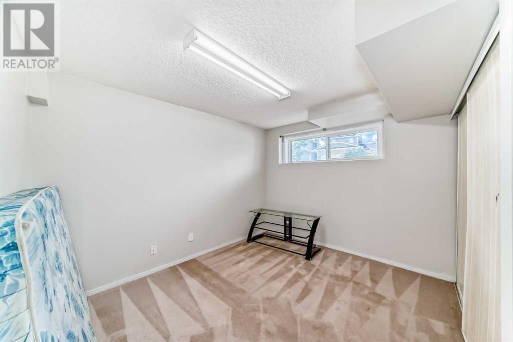 Single Family House 4 Level for Sale in  Sanderling Way NW Sandstone Valley Calgary 