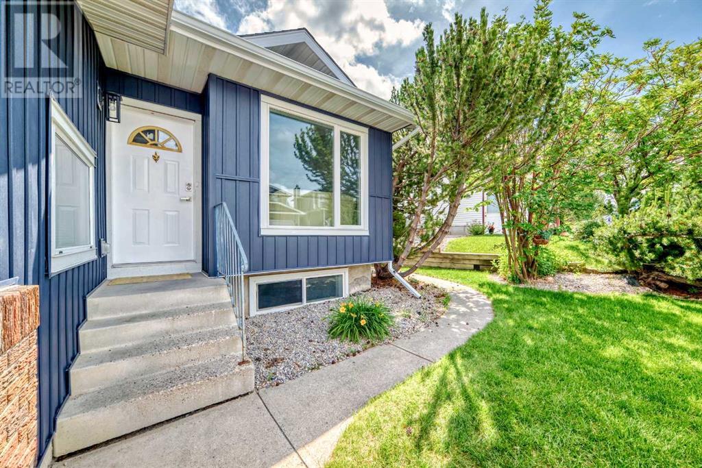 Single Family House 4 Level for Sale in  Sanderling Way NW Sandstone Valley Calgary 