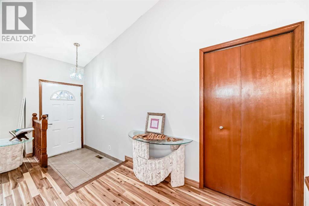 Single Family House 4 Level for Sale in  Sanderling Way NW Sandstone Valley Calgary 