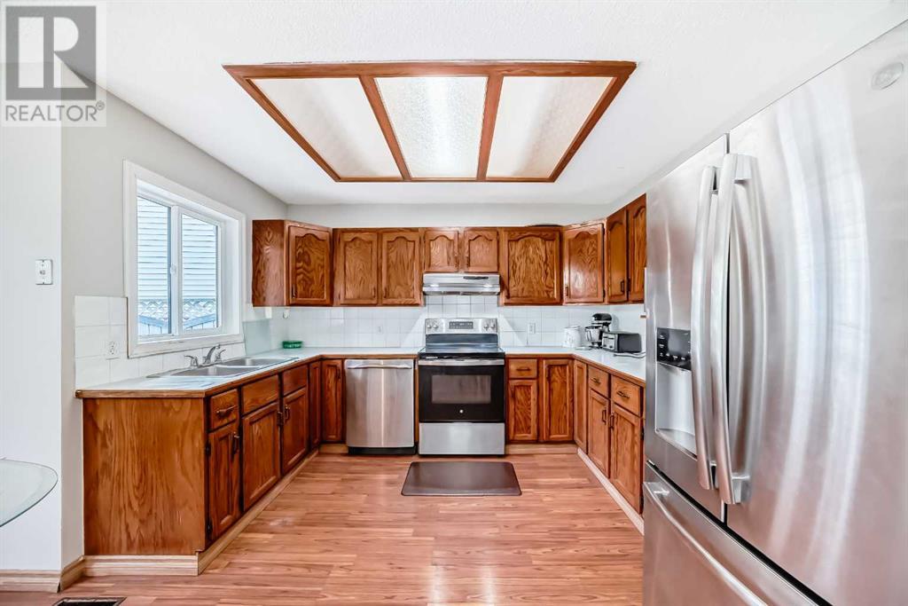 Single Family House 4 Level for Sale in  Sanderling Way NW Sandstone Valley Calgary 