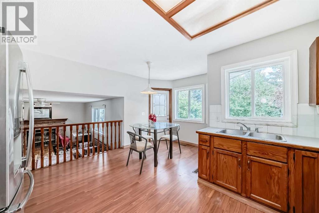 Single Family House 4 Level for Sale in  Sanderling Way NW Sandstone Valley Calgary 