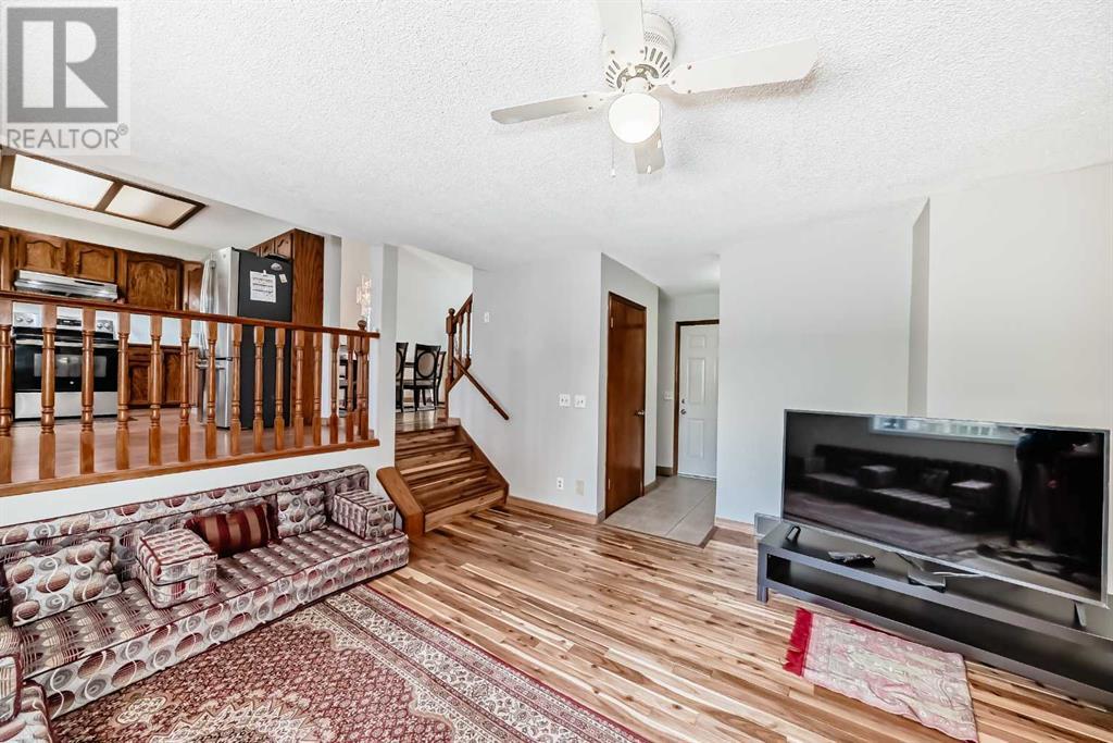 Single Family House 4 Level for Sale in  Sanderling Way NW Sandstone Valley Calgary 