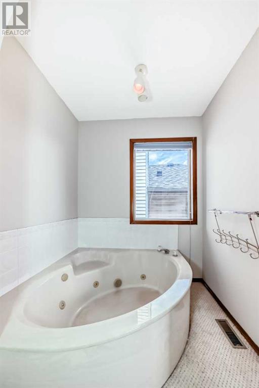 Single Family House 4 Level for Sale in  Sanderling Way NW Sandstone Valley Calgary 