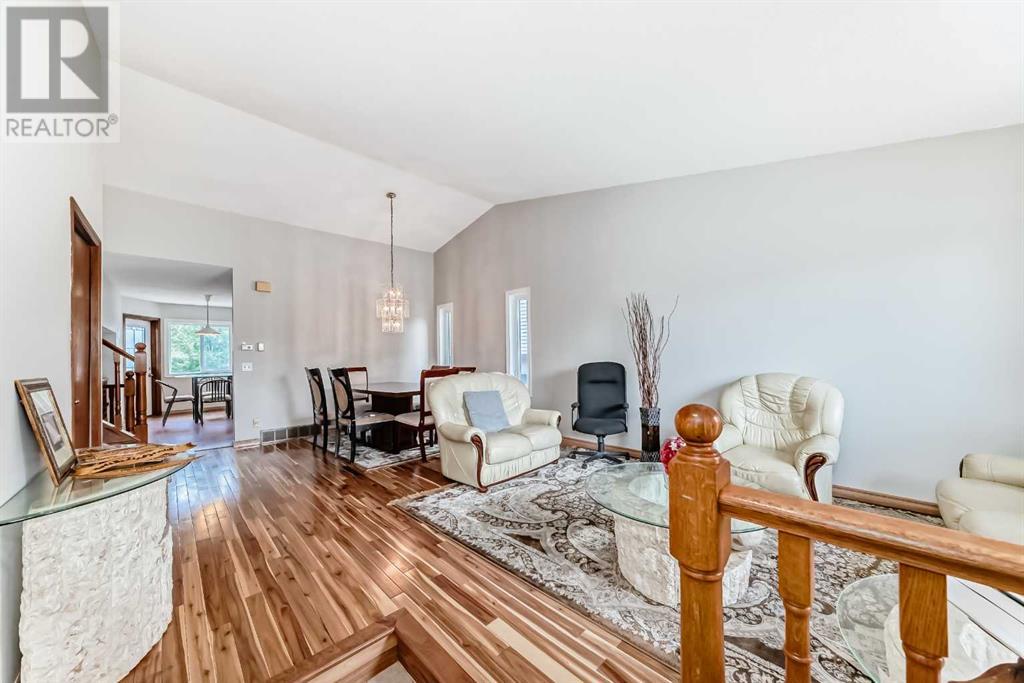 Single Family House 4 Level for Sale in  Sanderling Way NW Sandstone Valley Calgary 