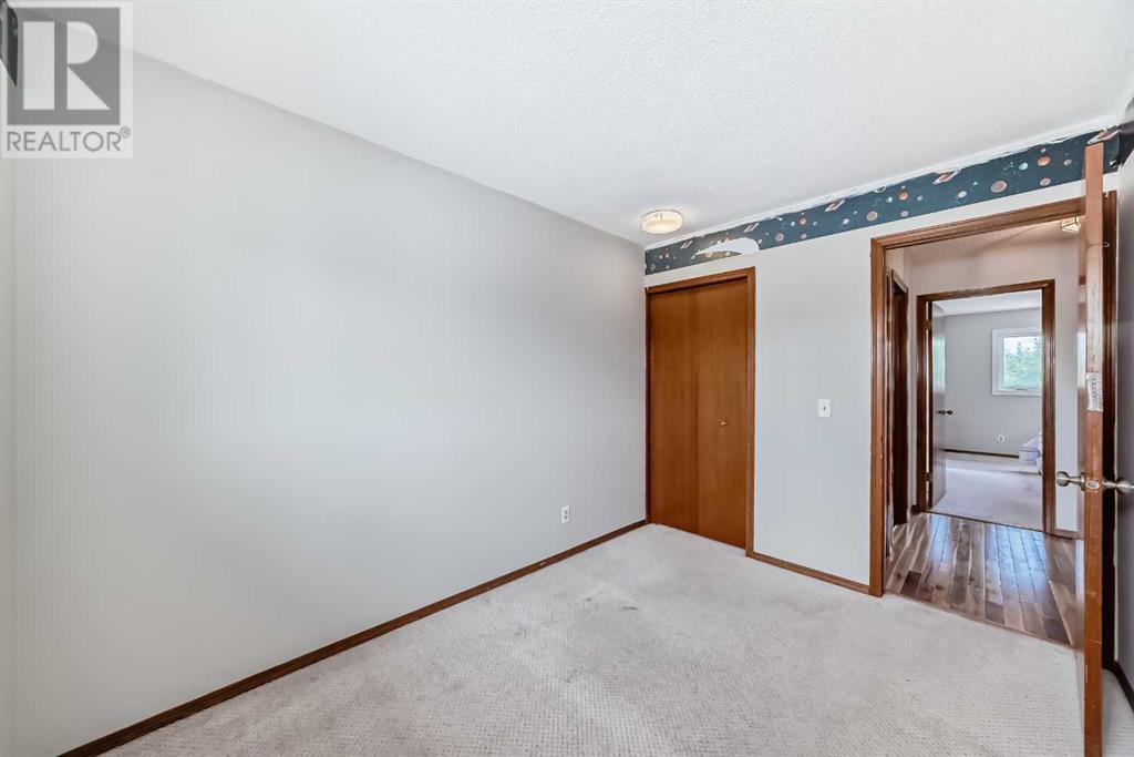 Single Family House 4 Level for Sale in  Sanderling Way NW Sandstone Valley Calgary 