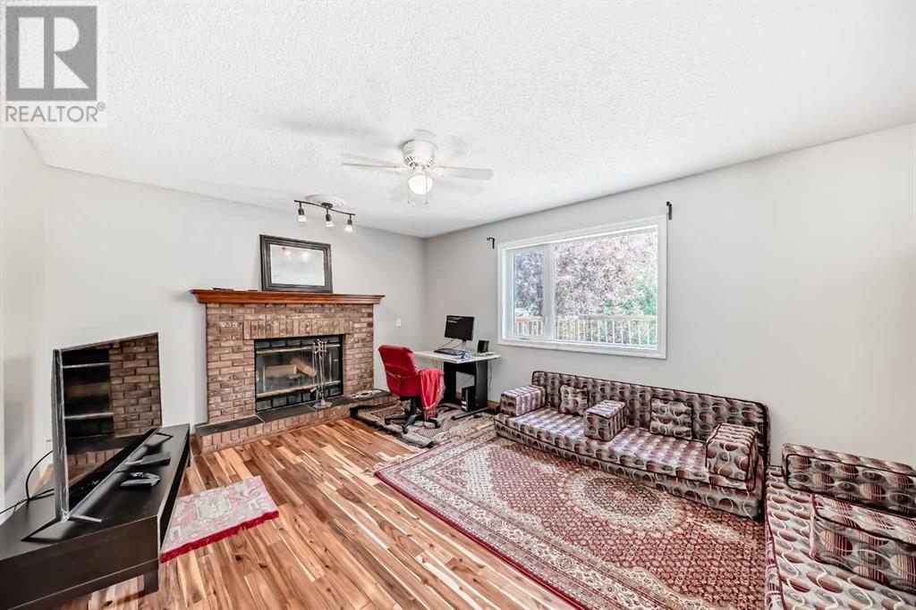 Single Family House 4 Level for Sale in  Sanderling Way NW Sandstone Valley Calgary 
