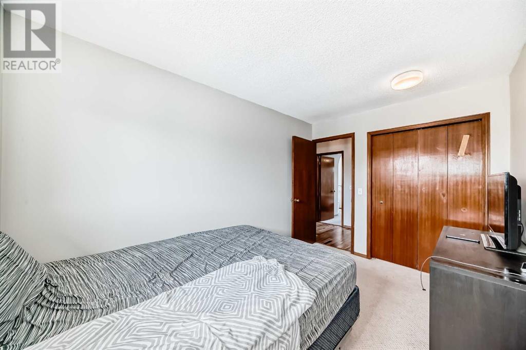 Single Family House 4 Level for Sale in  Sanderling Way NW Sandstone Valley Calgary 